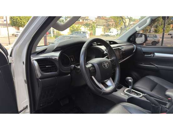 TOYOTA-HILUX-2015