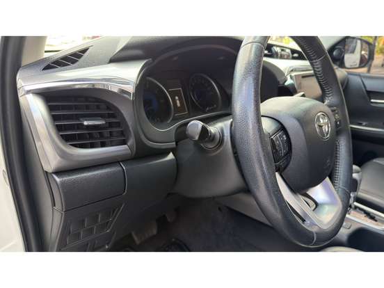 TOYOTA-HILUX-2015