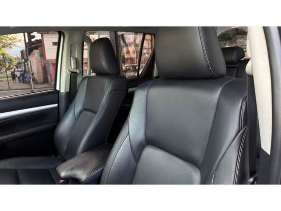 TOYOTA-HILUX-2.8 SRX 4X4 CD 16V DIESEL 4P AUTOMÁTICO TOYOTA-HILUX-2015