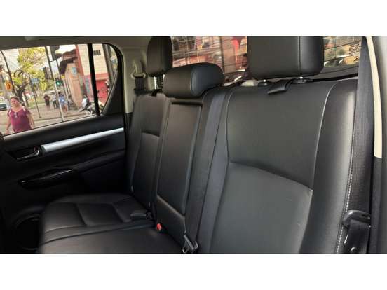 TOYOTA-HILUX-2015