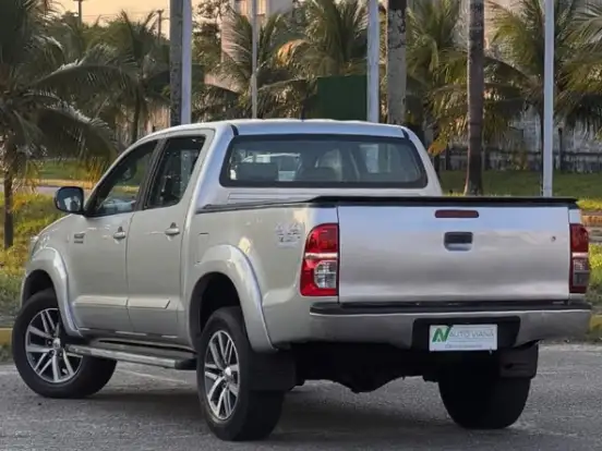 TOYOTA-HILUX-3.0 SR 4X4 CD 16V TURBO INTERCOOLER DIESEL 4P AUTOMÁTICO TOYOTA-HILUX-2013