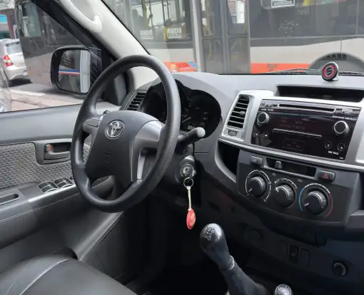 TOYOTA-HILUX-2014