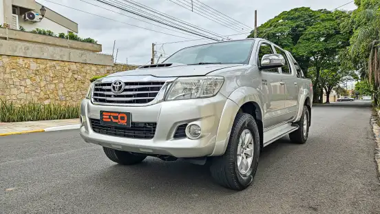 TOYOTA-HILUX-2011