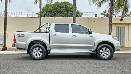 TOYOTA-HILUX-3.0 SRV 4X4 CD 16V TURBO INTERCOOLER DIESEL 4P AUTOMÁTICO TOYOTA-HILUX-2011