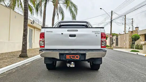 TOYOTA-HILUX-2011