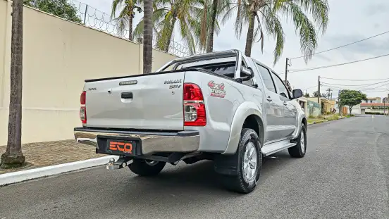 TOYOTA-HILUX-2011