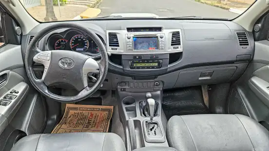 TOYOTA-HILUX-2011