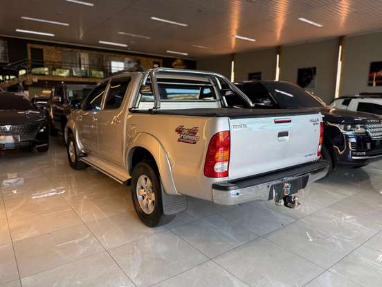 TOYOTA-HILUX-3.0 SRV 4X4 CD 16V TURBO INTERCOOLER DIESEL 4P AUTOMÁTICO TOYOTA-HILUX-2011