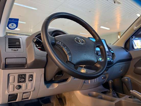 TOYOTA-HILUX-2011