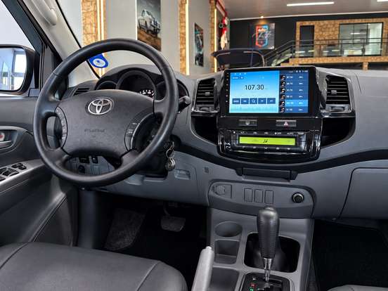 TOYOTA-HILUX-2011