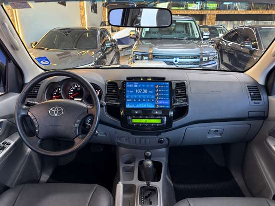 TOYOTA-HILUX-2011