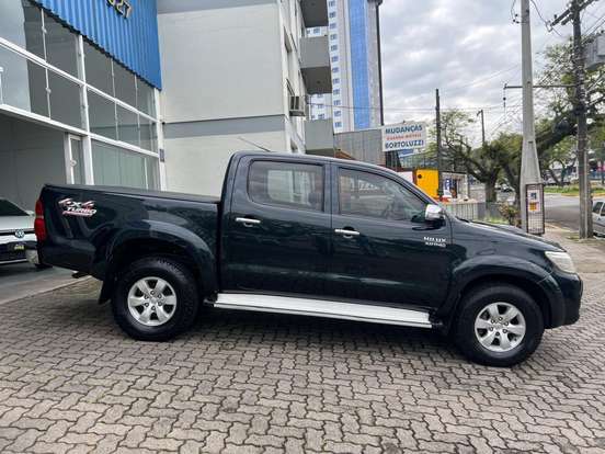 TOYOTA-HILUX-3.0 SRV 4X4 CD 16V TURBO INTERCOOLER DIESEL 4P AUTOMÁTICO TOYOTA-HILUX-2013