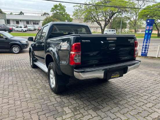 TOYOTA-HILUX-3.0 SRV 4X4 CD 16V TURBO INTERCOOLER DIESEL 4P AUTOMÁTICO TOYOTA-HILUX-2013