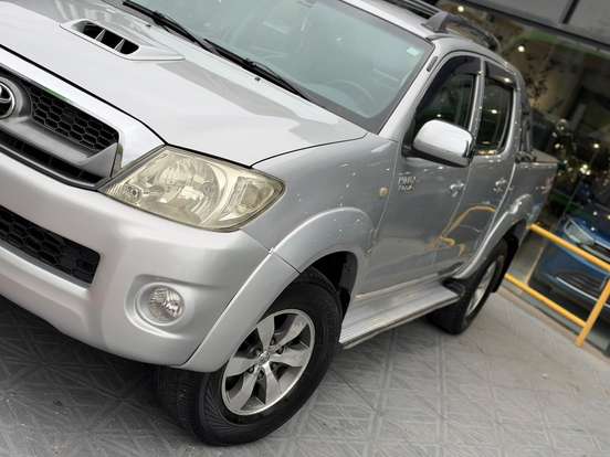 TOYOTA-HILUX-2009
