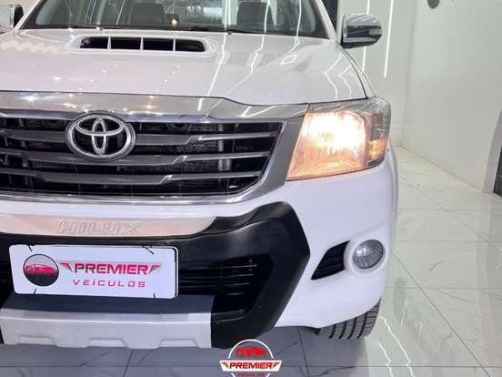 TOYOTA-HILUX-2012