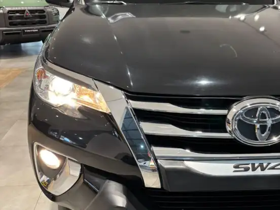 TOYOTA-HILUX SW4-2.7 SRV 7 LUGARES 4X2 16V FLEX 4P AUTOMÁTICO TOYOTA-HILUX SW4-2019