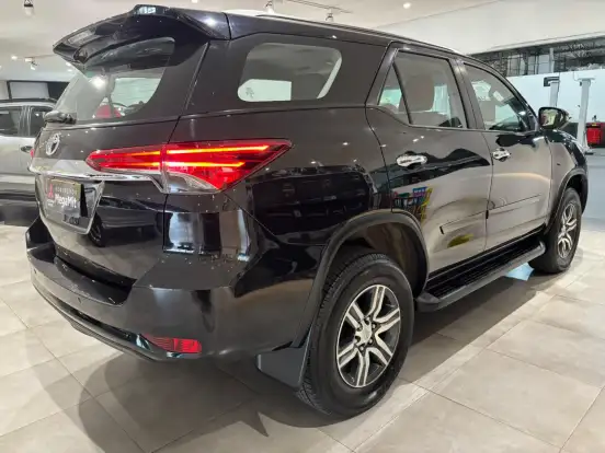 TOYOTA-HILUX SW4-2.7 SRV 7 LUGARES 4X2 16V FLEX 4P AUTOMÁTICO TOYOTA-HILUX SW4-2019