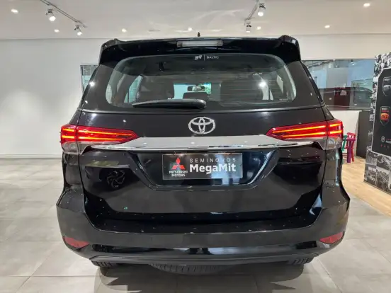 TOYOTA-HILUX SW4-2.7 SRV 7 LUGARES 4X2 16V FLEX 4P AUTOMÁTICO TOYOTA-HILUX SW4-2019