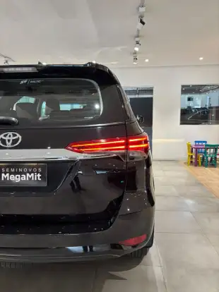 TOYOTA-HILUX SW4-2019