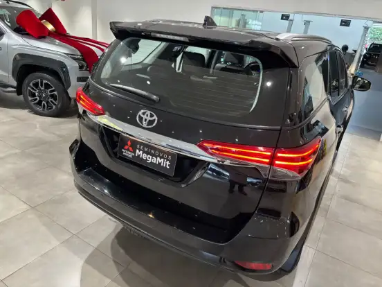 TOYOTA-HILUX SW4-2019
