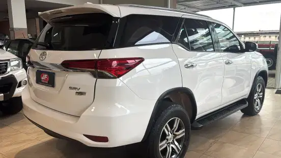 TOYOTA-HILUX SW4-2.7 SRV 7 LUGARES 4X2 16V FLEX 4P AUTOMÁTICO TOYOTA-HILUX SW4-2019