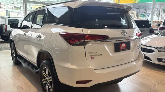 TOYOTA-HILUX SW4-2.7 SRV 7 LUGARES 4X2 16V FLEX 4P AUTOMÁTICO TOYOTA-HILUX SW4-2019