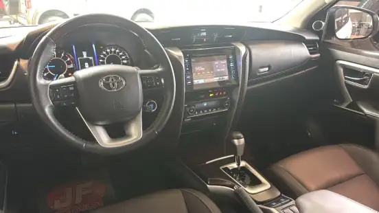 TOYOTA-HILUX SW4-2.7 SRV 7 LUGARES 4X2 16V FLEX 4P AUTOMÁTICO TOYOTA-HILUX SW4-2019