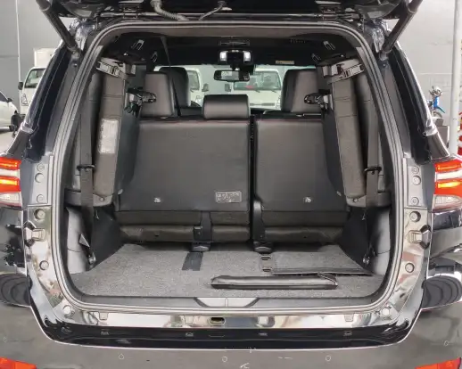 TOYOTA-HILUX SW4-2023