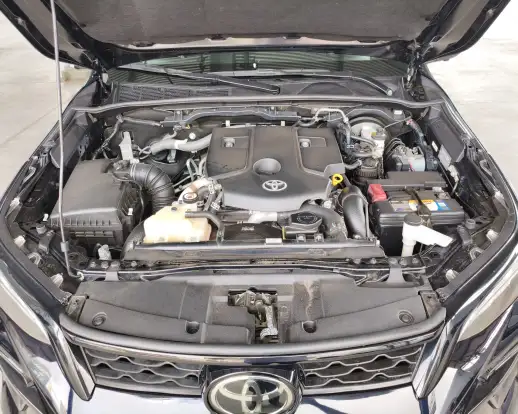 TOYOTA-HILUX SW4-2023