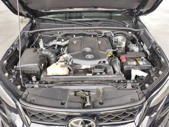 TOYOTA-HILUX SW4-2.8 D-4D TURBO DIESEL GR-S 7L 4X4 AUTOMÁTICO TOYOTA-HILUX SW4-2023