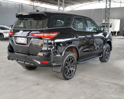 TOYOTA-HILUX SW4-2023