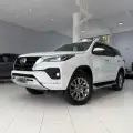 TOYOTA HILUX SW4 2.8 D-4D TURBO DIESEL SRX 4X4 AUTOMÁTICO TOYOTA HILUX SW4 2.8 D-4D TURBO DIESEL SRX 4X4 AUTOMÁTICO