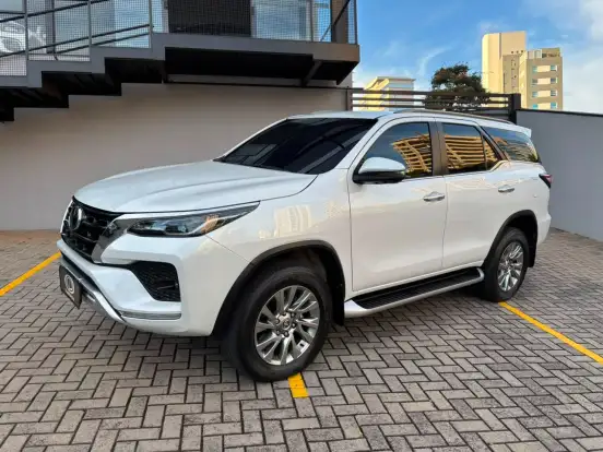 TOYOTA-HILUX SW4-2023