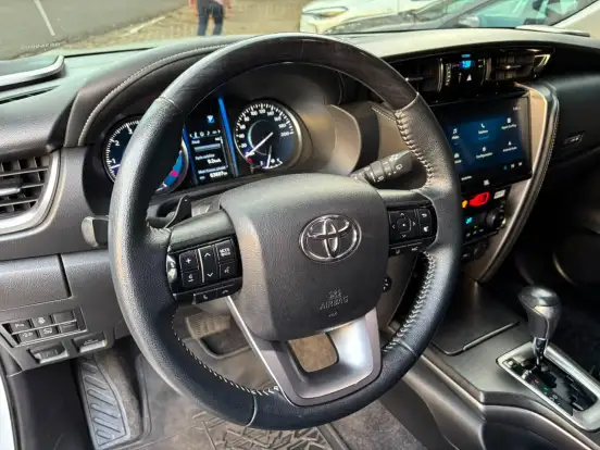 TOYOTA-HILUX SW4-2023