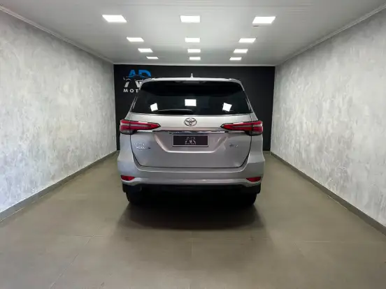 TOYOTA-HILUX SW4-2022