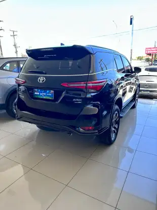 TOYOTA-HILUX SW4-2023