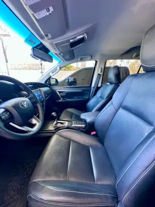 TOYOTA-HILUX SW4-2023