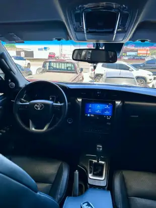 TOYOTA-HILUX SW4-2023