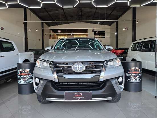 TOYOTA-HILUX SW4-2.7 SR 7 LUGARES 4X2 16V FLEX 4P AUTOMÁTICO TOYOTA-HILUX SW4-2017