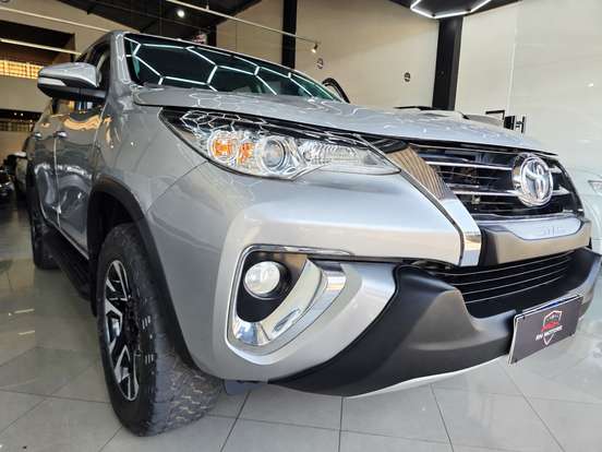 TOYOTA-HILUX SW4-2017