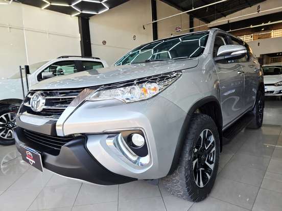 TOYOTA-HILUX SW4-2.7 SR 7 LUGARES 4X2 16V FLEX 4P AUTOMÁTICO TOYOTA-HILUX SW4-2017