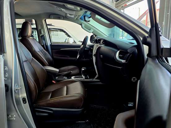 TOYOTA-HILUX SW4-2017