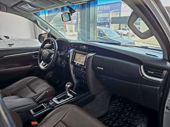 TOYOTA-HILUX SW4-2.7 SR 7 LUGARES 4X2 16V FLEX 4P AUTOMÁTICO TOYOTA-HILUX SW4-2017