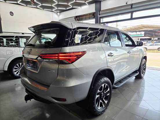 TOYOTA-HILUX SW4-2017
