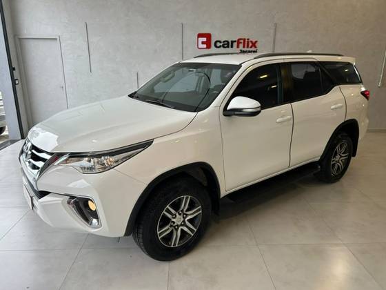 TOYOTA HILUX SW4 2.7 SR 7 LUGARES 4X2 16V FLEX 4P AUTOMÁTICO