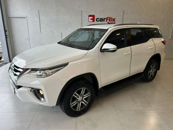 TOYOTA-HILUX SW4-2017