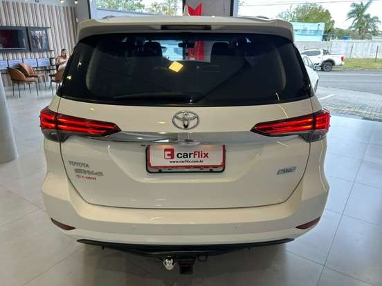 TOYOTA-HILUX SW4-2017