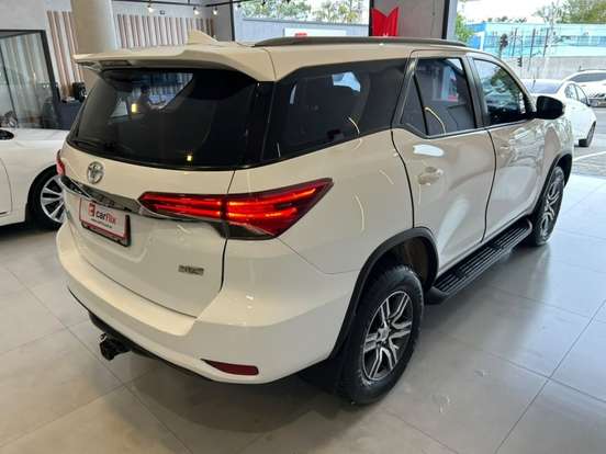 TOYOTA-HILUX SW4-2017