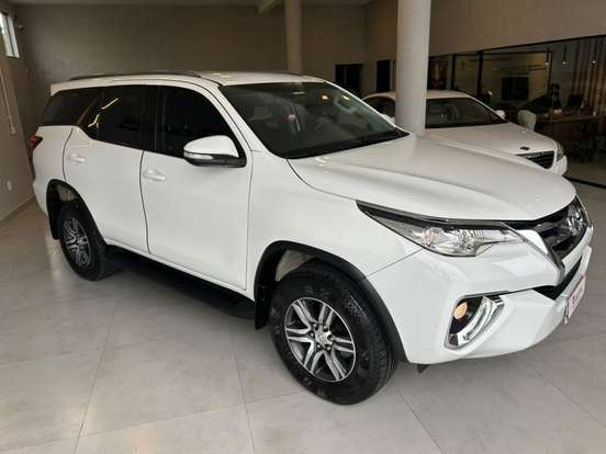 TOYOTA-HILUX SW4-2.7 SR 7 LUGARES 4X2 16V FLEX 4P AUTOMÁTICO TOYOTA-HILUX SW4-2017