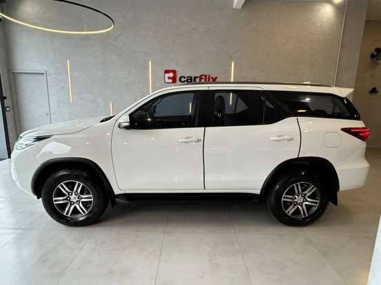 TOYOTA-HILUX SW4-2017